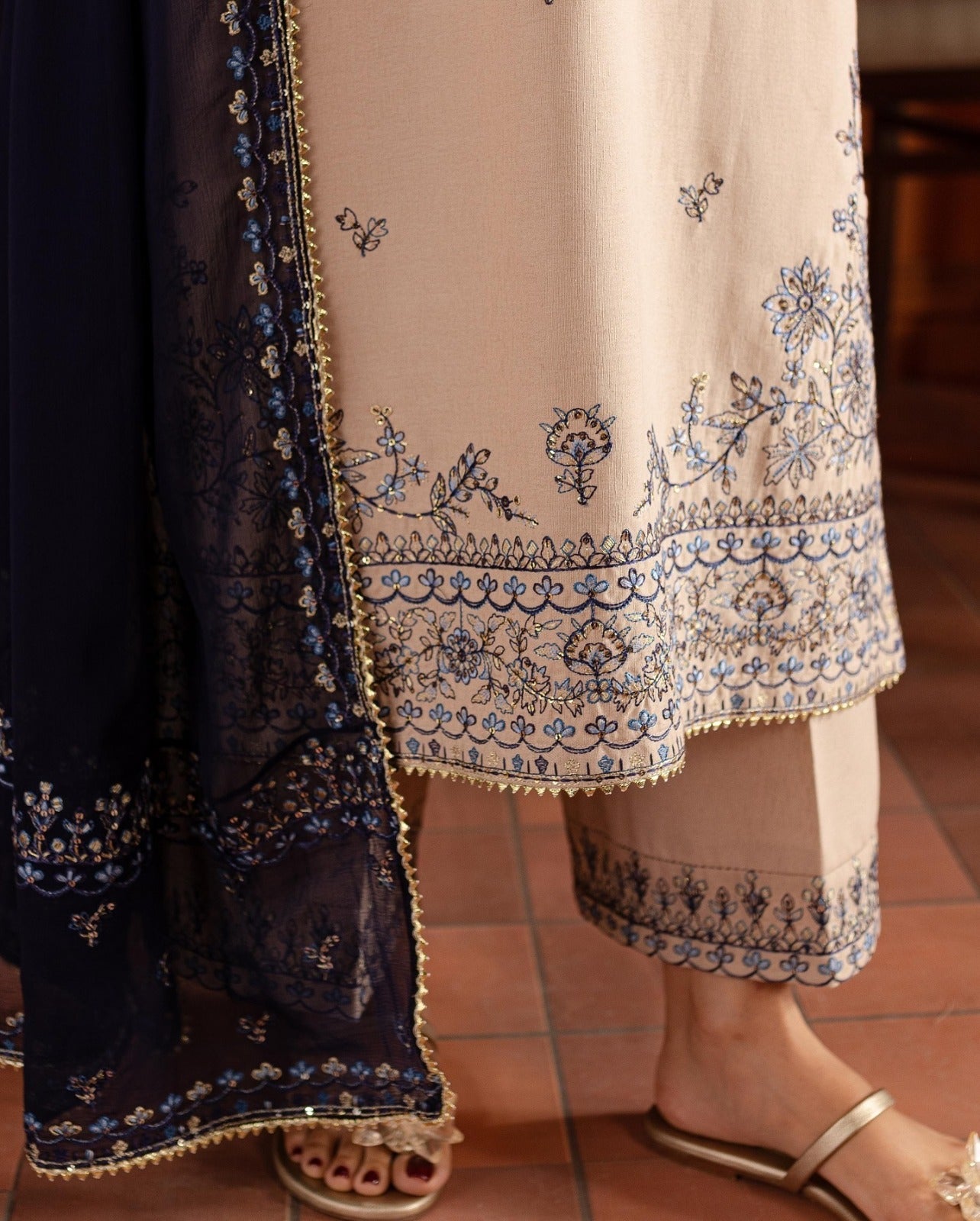 Castaline 3Pc Ready to Wear Linen Dress – Embroidered Suit