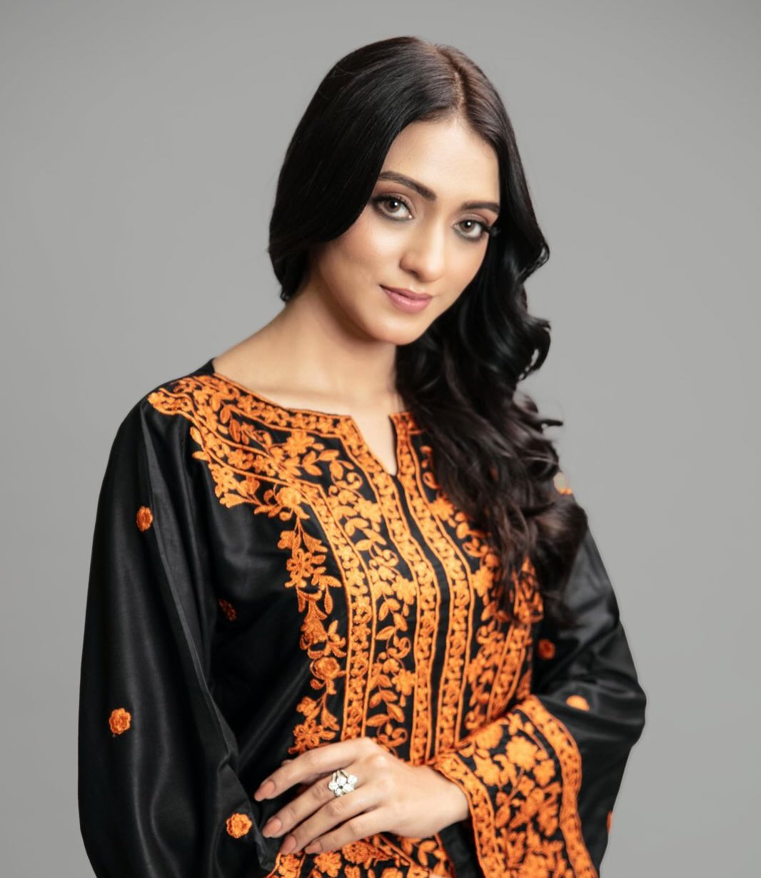 Libaas e resham Premium Embroidered Linen 2-Piece Kurta Plazo Set - Black & Orange