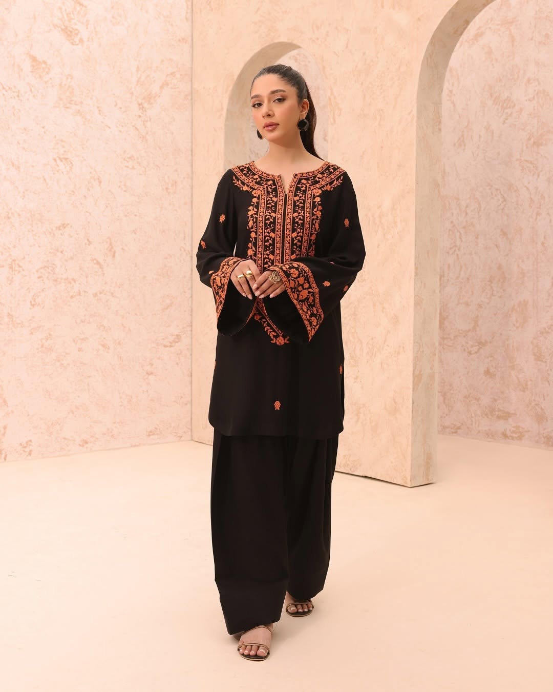 Libaas e resham Premium Embroidered Linen 2-Piece Kurta Plazo Set - Black & Orange