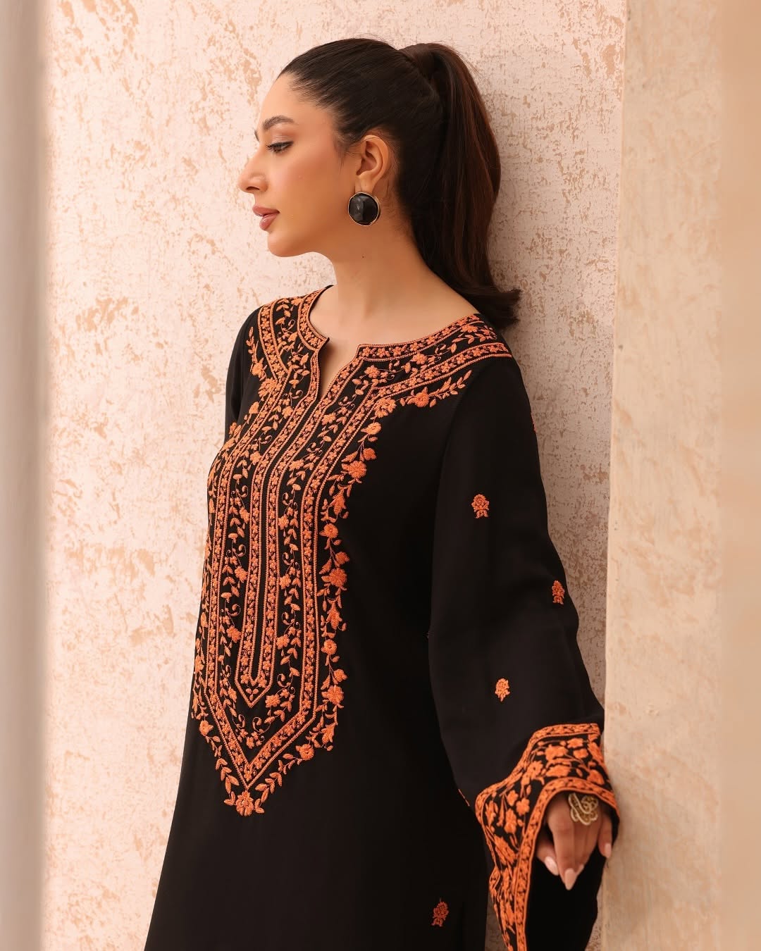 Libaas e resham Premium Embroidered Linen 2-Piece Kurta Plazo Set - Black & Orange